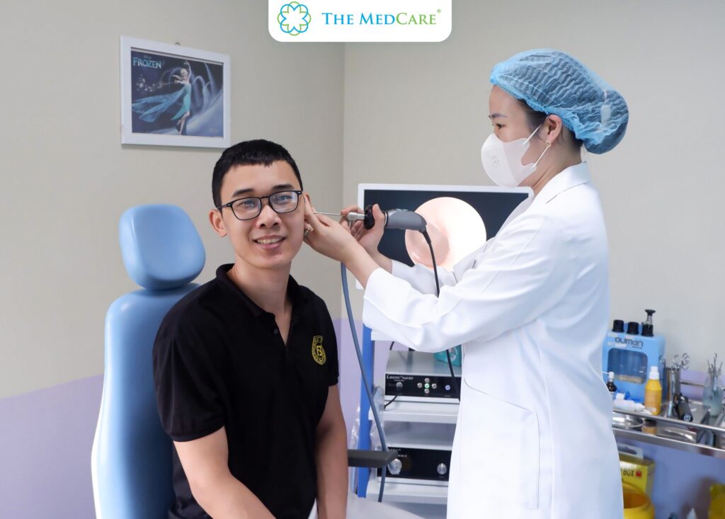 The MedCare kham tai mui hong cho ca tre em va nguoi lon